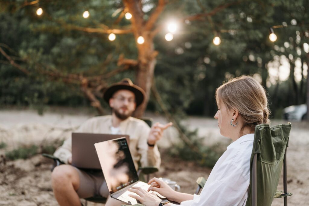 couple digital nomad