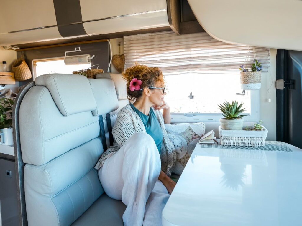 Vivre en van à quel rythme Vivre en van à quel rythme est une question à se poser pour calculer son budget par mois