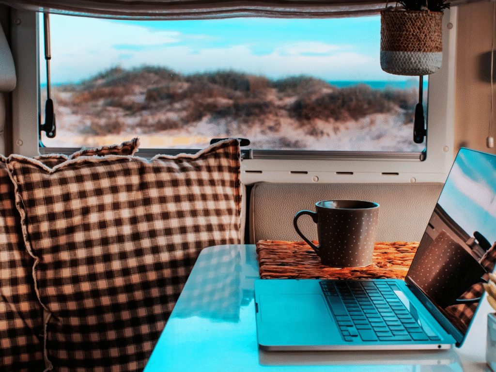 travailler en voyageant Travailler en voyageant, c'est bien plus accessible qu'on ne le pense