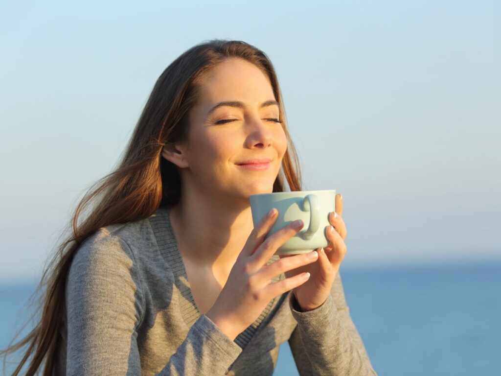 femme s'accordant une pause malgré le manque de temps